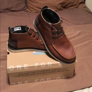 Tom’s 10.5 leather Chukka boot.